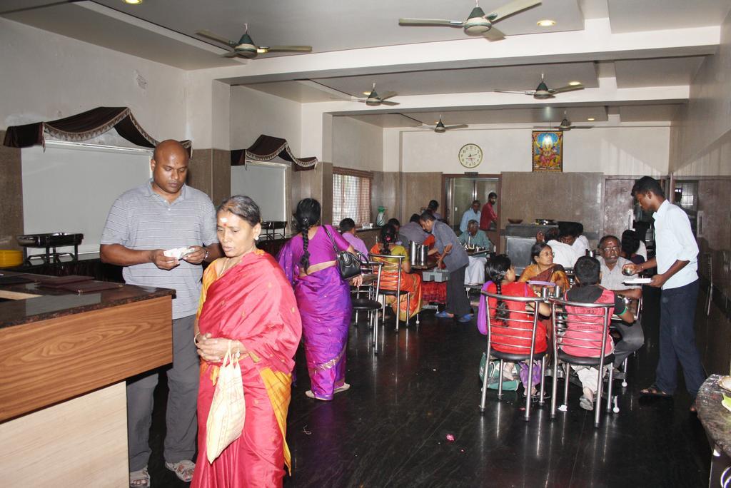 Sivamurugan Hotel Kumbakonam Esterno foto