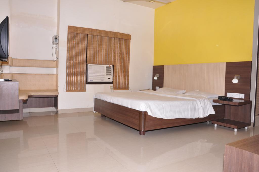 Sivamurugan Hotel Kumbakonam Esterno foto