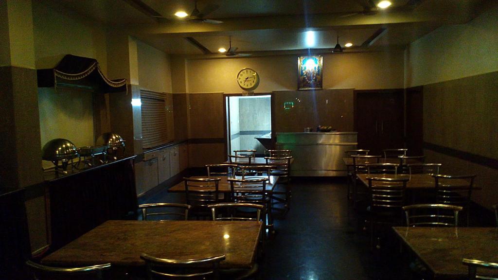 Sivamurugan Hotel Kumbakonam Esterno foto