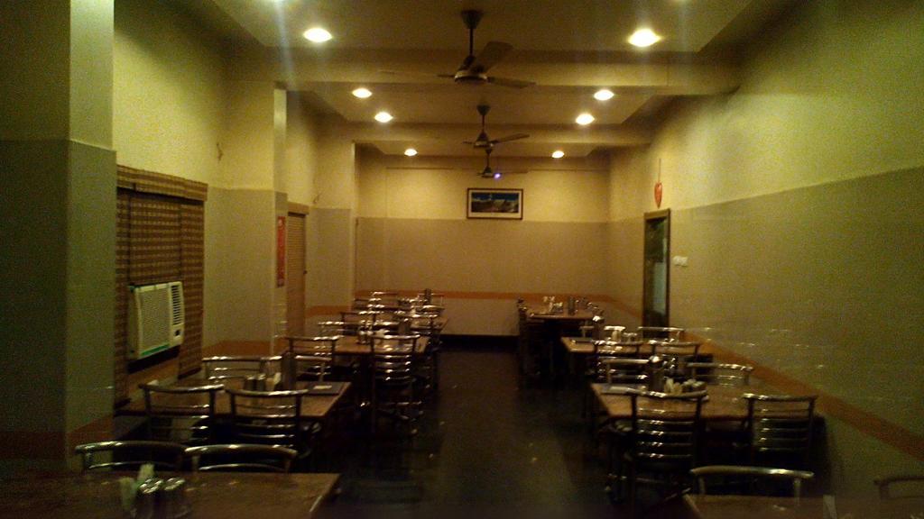 Sivamurugan Hotel Kumbakonam Esterno foto