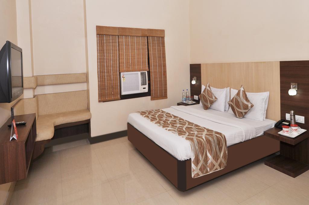Sivamurugan Hotel Kumbakonam Esterno foto