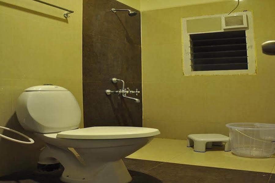 Sivamurugan Hotel Kumbakonam Esterno foto