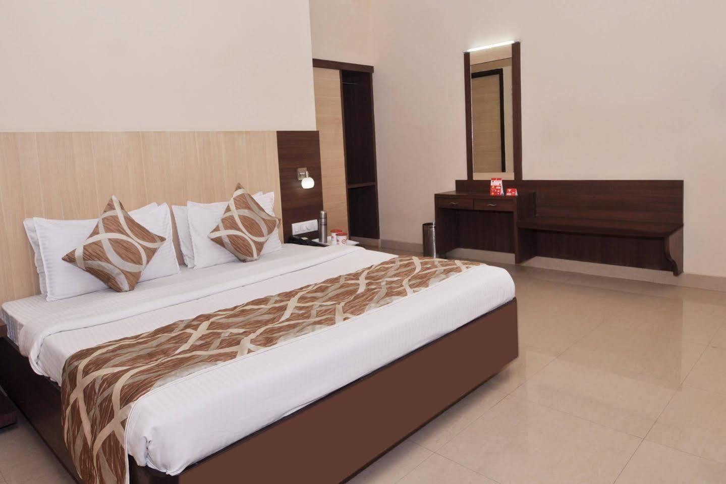 Sivamurugan Hotel Kumbakonam Esterno foto